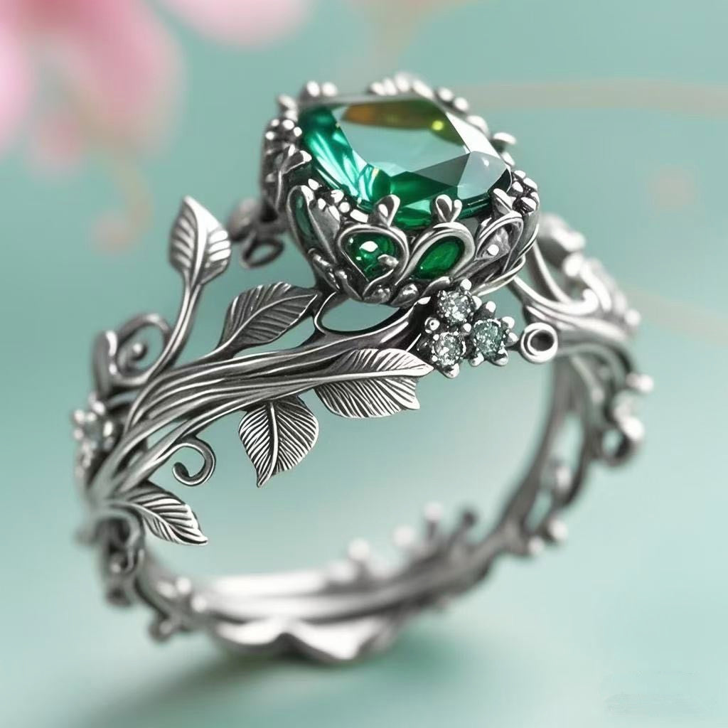Prsten s přírodním zeleným krystalem – vintage design, dokonalý dárek k Vánocům.✨✨