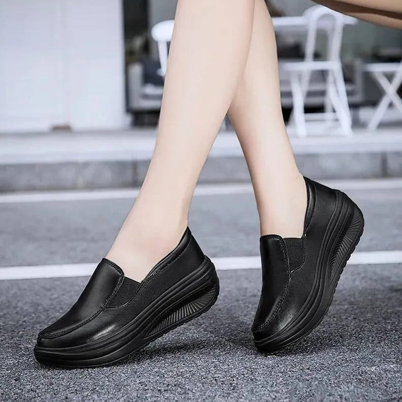 Novinka 2026 – Měkké a pohodlné, ideální pro volný čas 👟 Dámské slip-on platformové boty