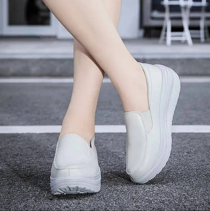 Novinka 2026 – Měkké a pohodlné, ideální pro volný čas 👟 Dámské slip-on platformové boty